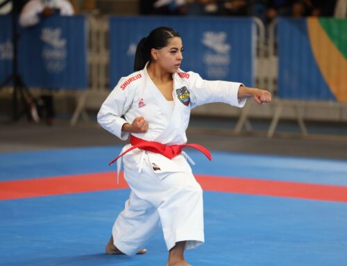 Cristina Orbe entrena karate en el dojo de Pichincha